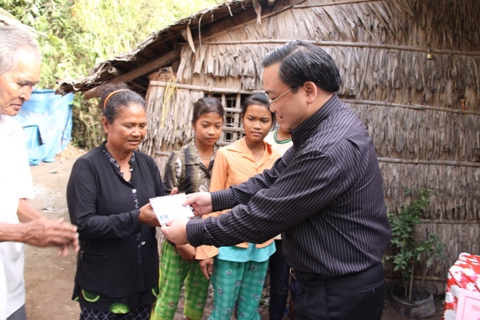 ឧបនាយករដ្ឋមន្ត្រីបានមកជូនពរជនរួមជាតិខ្មែរណាមបូក្នុងឱកាសបុណ្យចូលឆ្នាំថ្មី